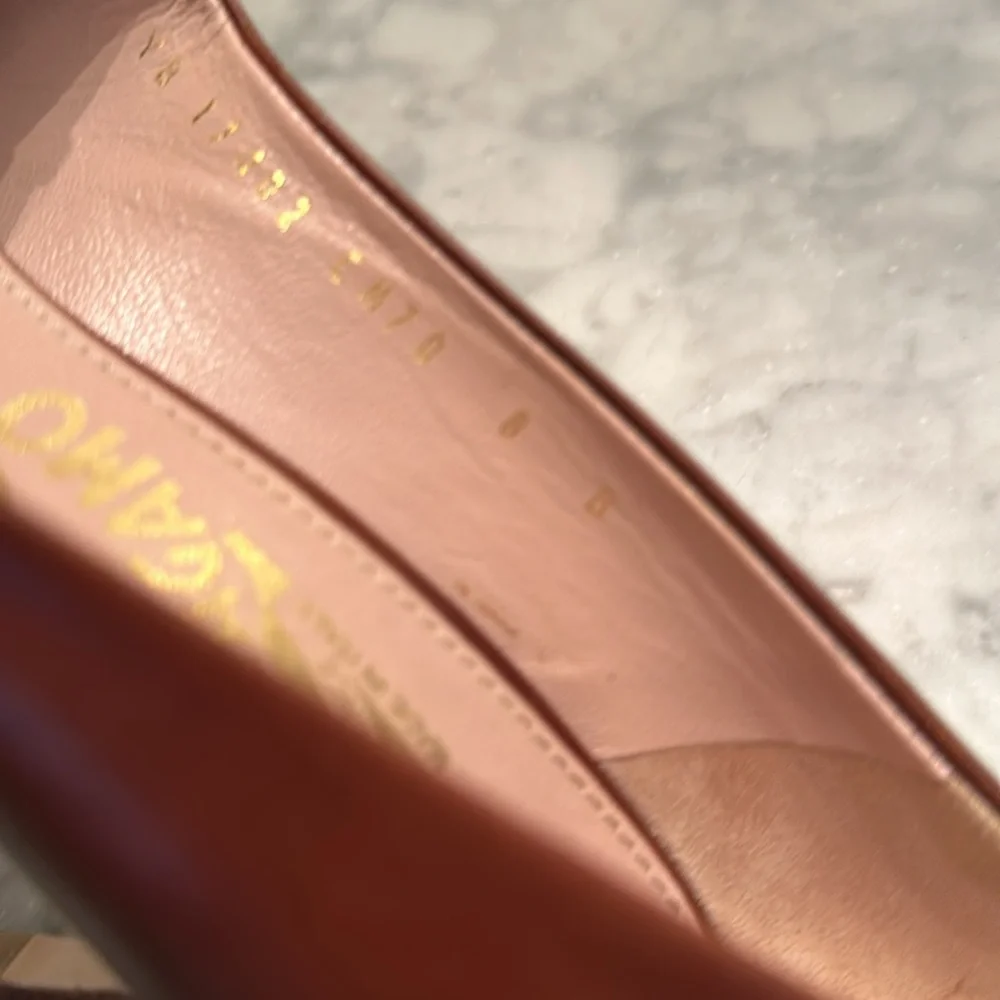 Salvatore Ferragamo Gancini Pumps Heel Cordovan Brown Sz 8 EUC - Picture 8 of 8